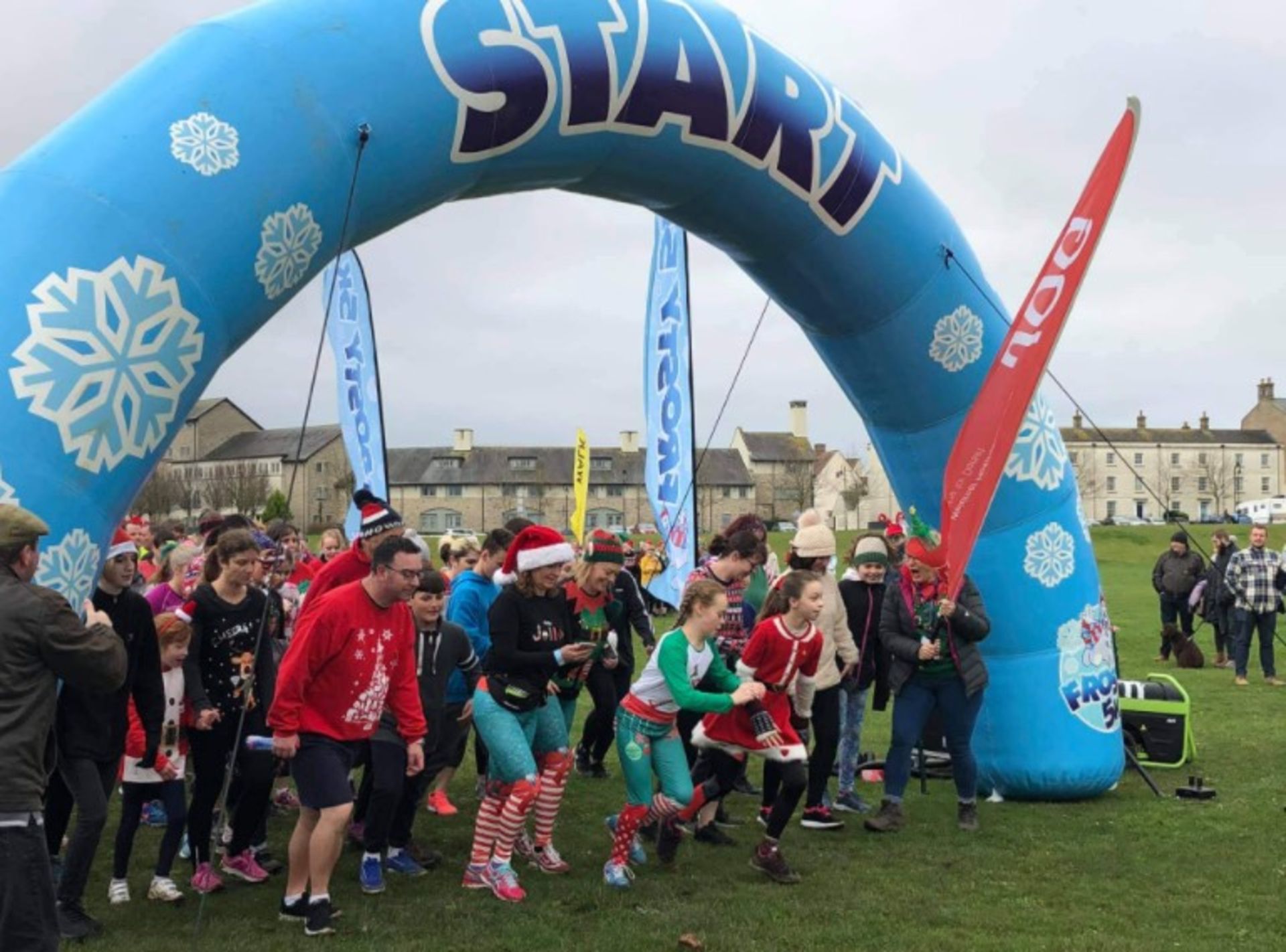 Frosty 5K Fun Run, including inflatable igloo, arc - Image 5 of 31