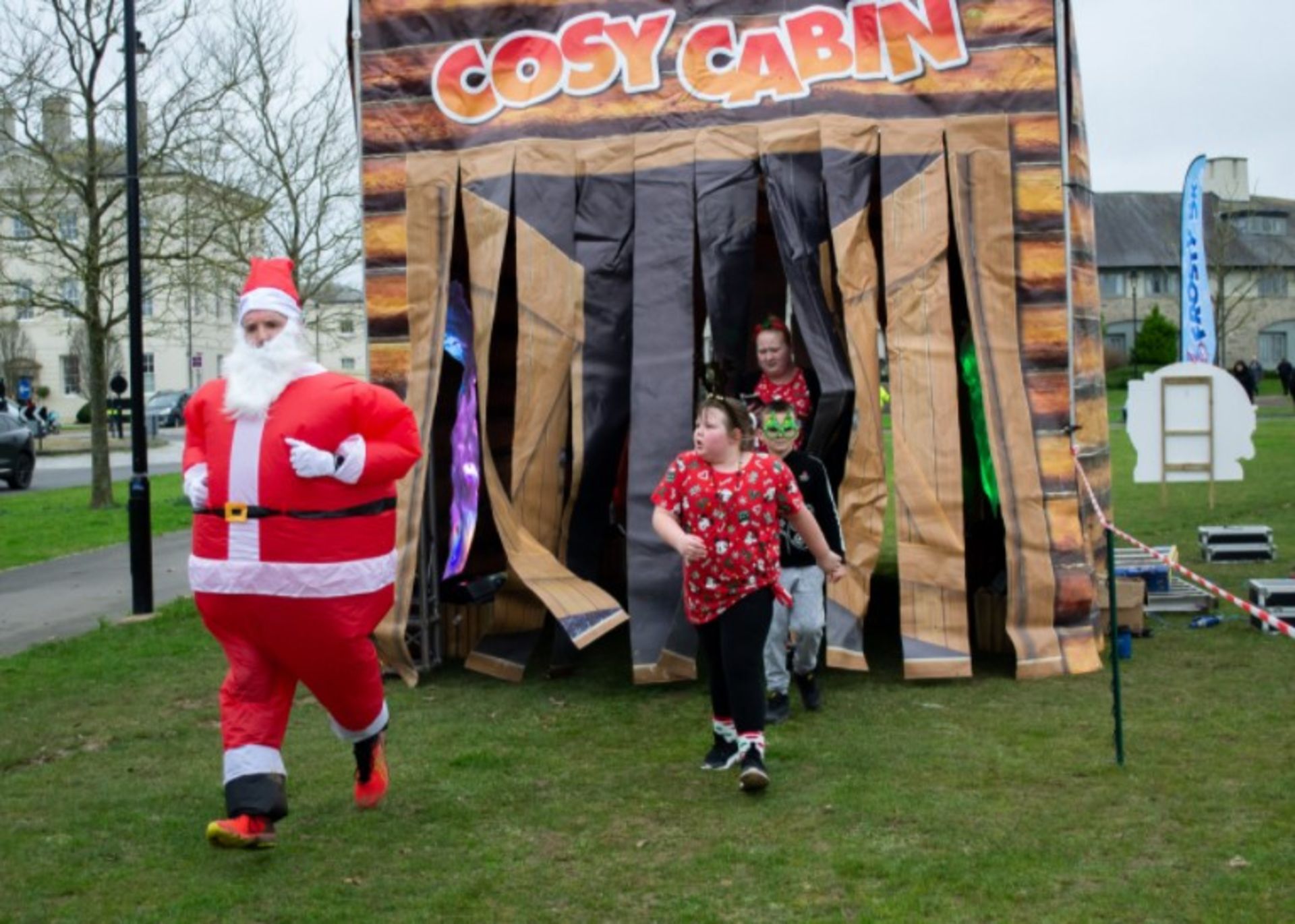 Frosty 5K Fun Run, including inflatable igloo, arc - Image 9 of 31