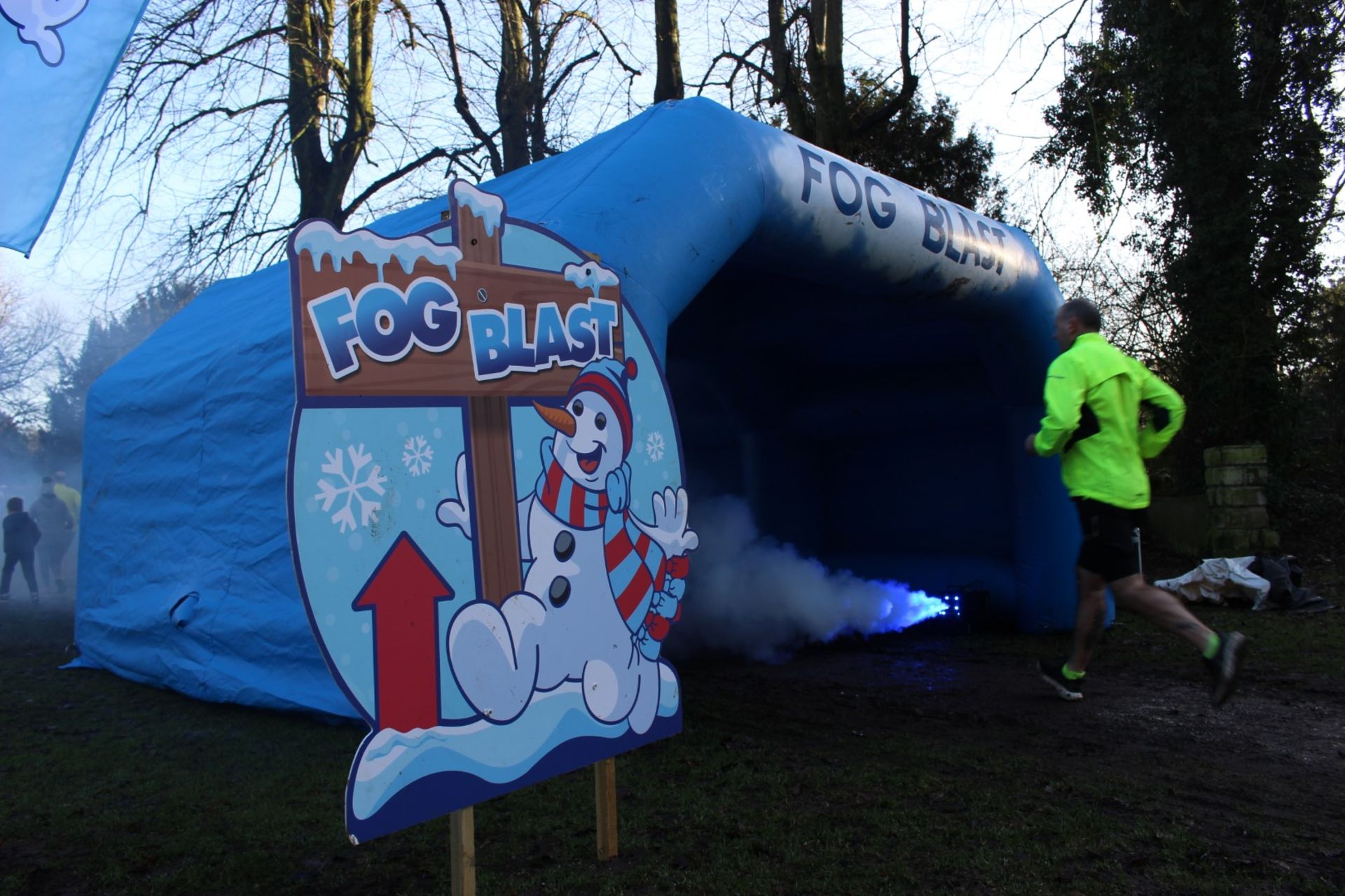 Frosty 5K Fun Run, including inflatable igloo, arc - Image 25 of 31