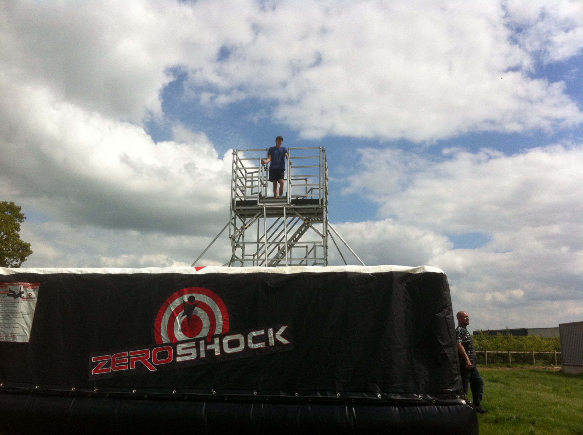 Freefall stunt bag, including tower scaffold - Image 2 of 10