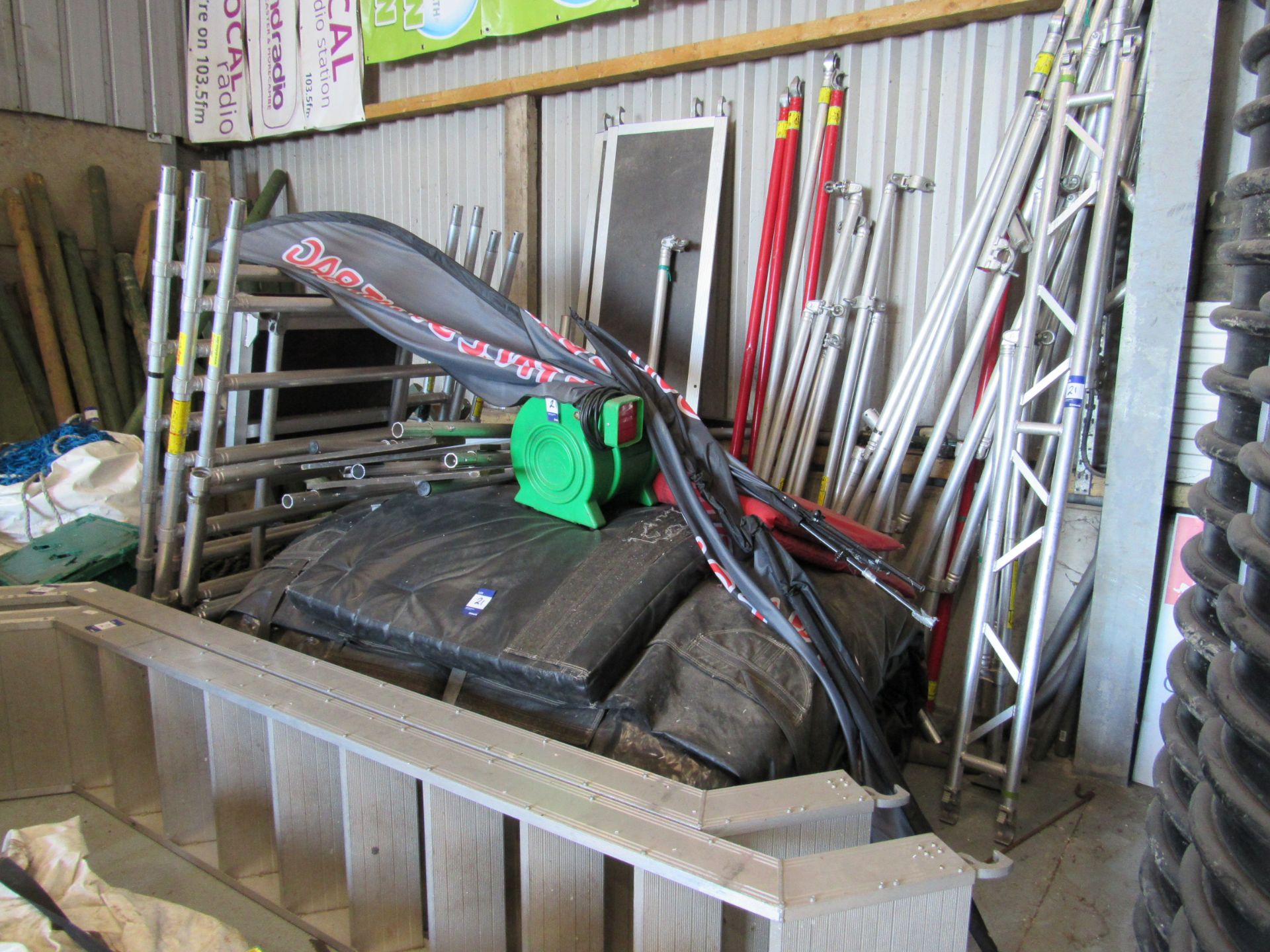 Freefall stunt bag, including tower scaffold - Image 9 of 10