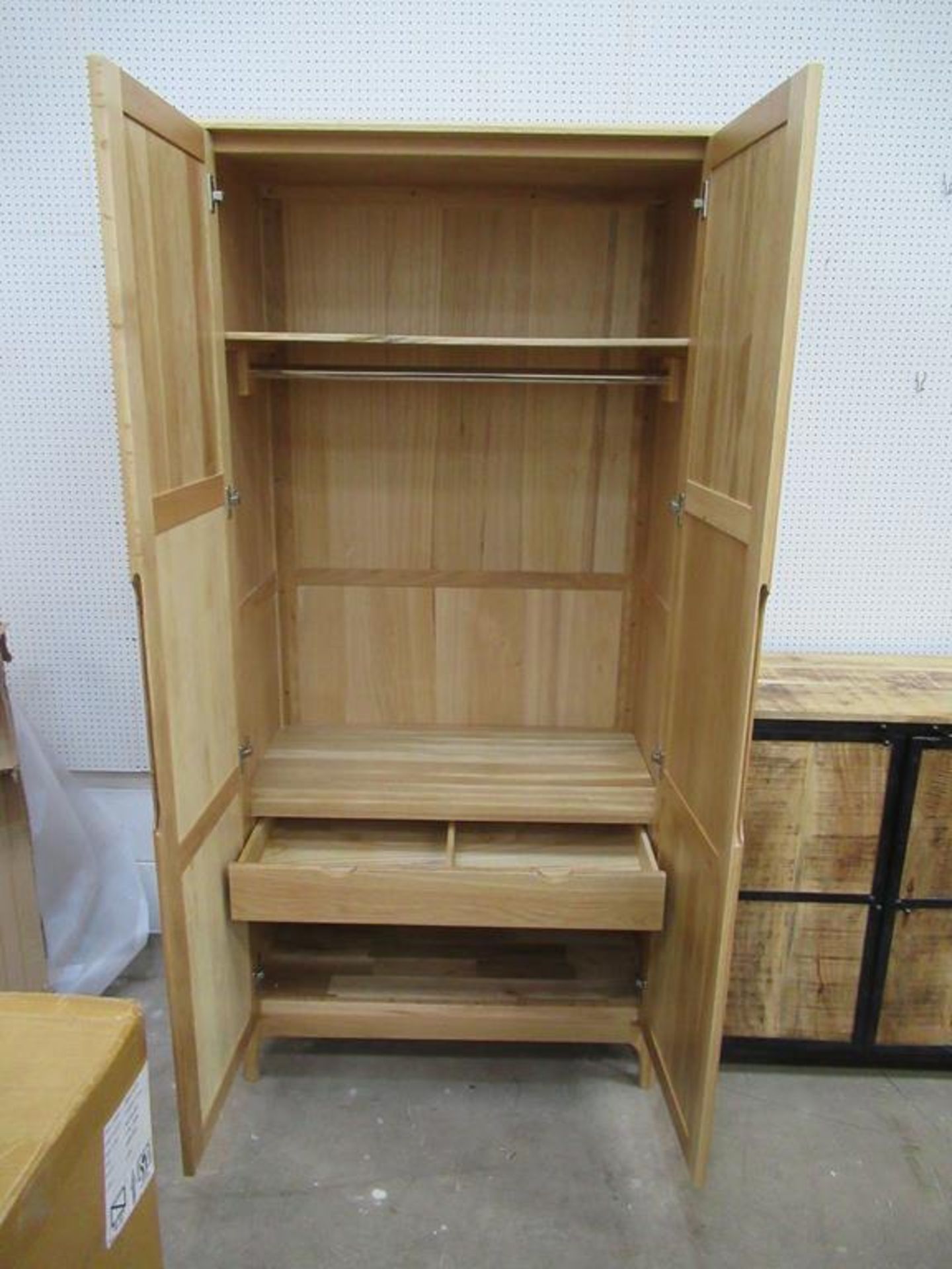 Oak Wardrobe (N10) - Image 2 of 2