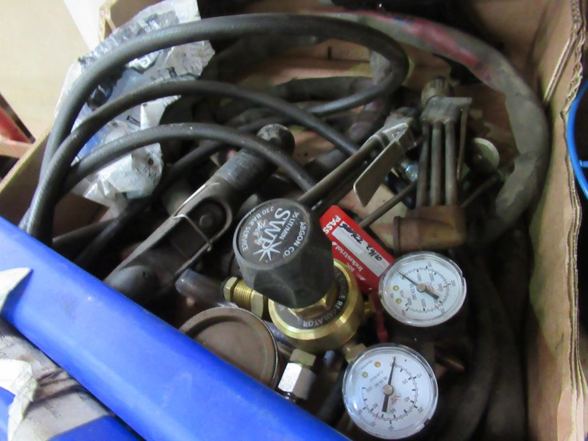 Quantity of welding equipment including a gas bottle barrow - Image 5 of 5