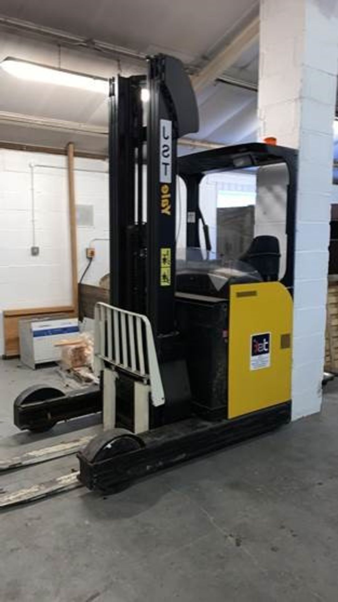 Yale Type MR16 1600Kg Electric Reach Truck