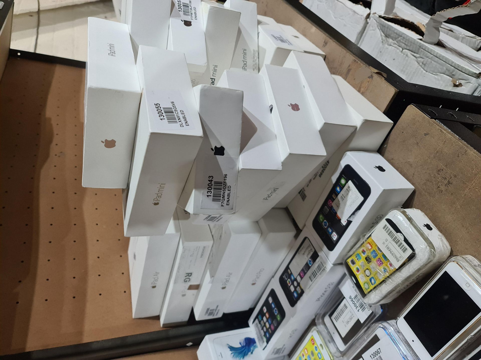 88 items of customer returned goods to include brands such as Apple, LG & Samsung (FULL MANIFEST AVA - Image 2 of 10