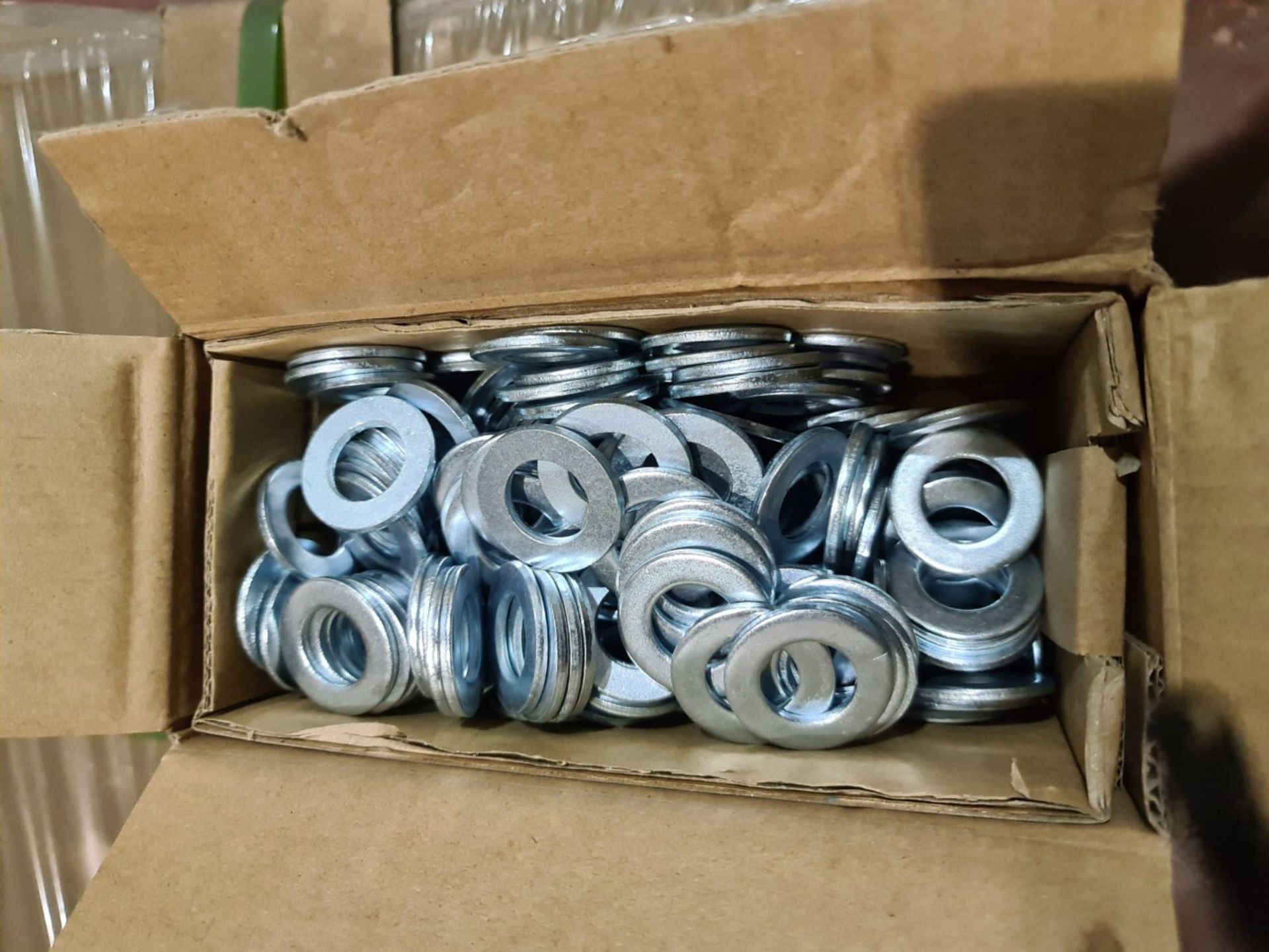 (S15) PALLET TO CONTAIN 196 x NEW 4KG BOXES OF 18MM FLAT WASHERS STEEL. RRP £17 PER BOX - Image 2 of 2