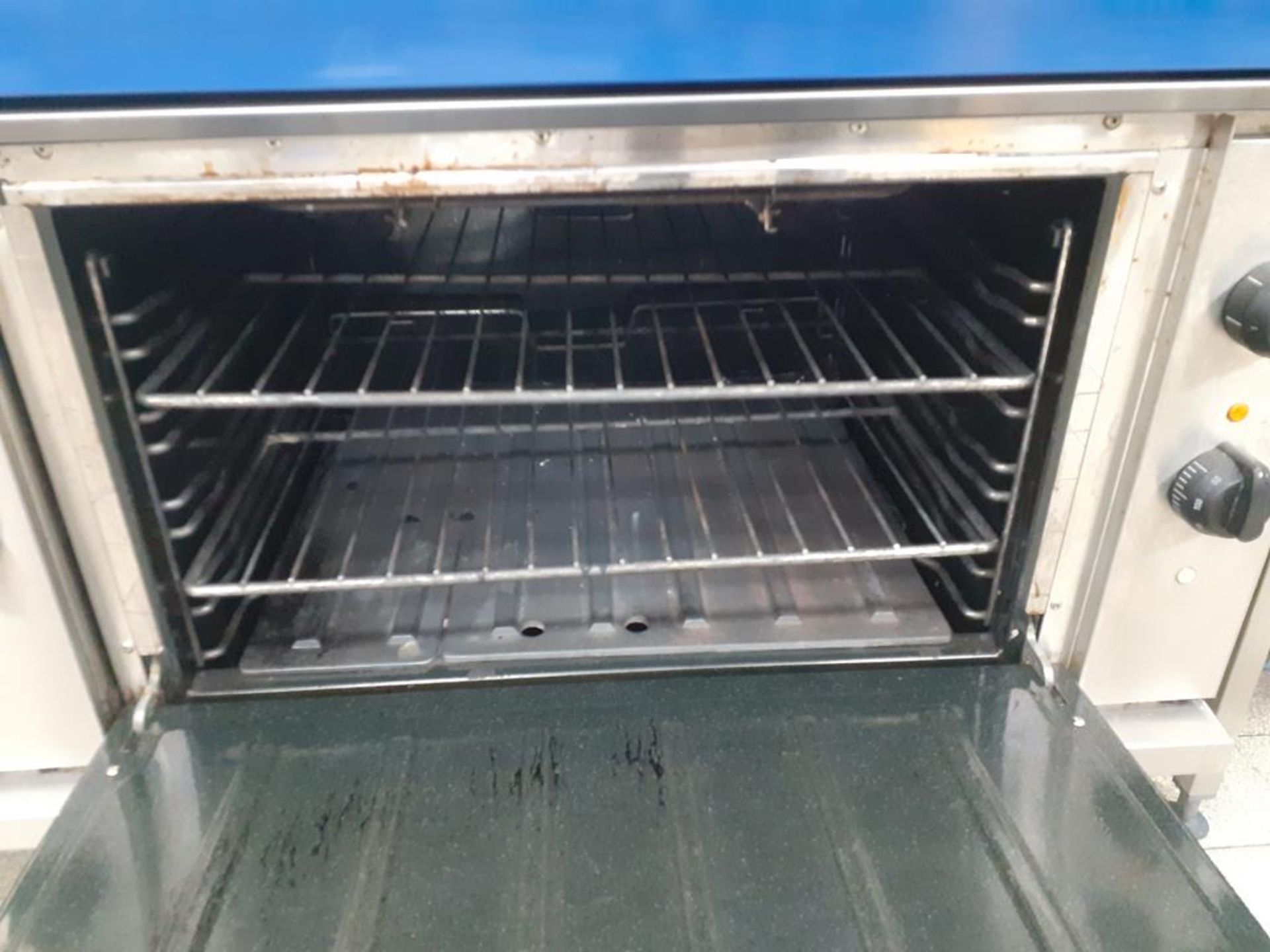 Blue Seal S/S Solid Top Gas Range Industrial Cooker - Image 2 of 3