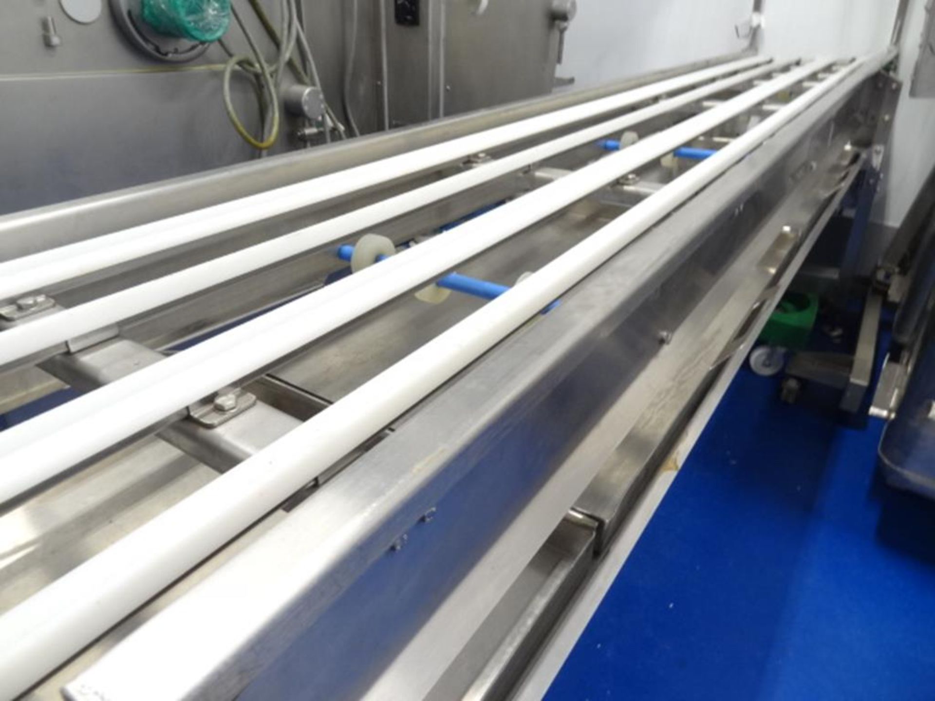 Syspal Twin lane 6 metre conveyor - Image 7 of 17