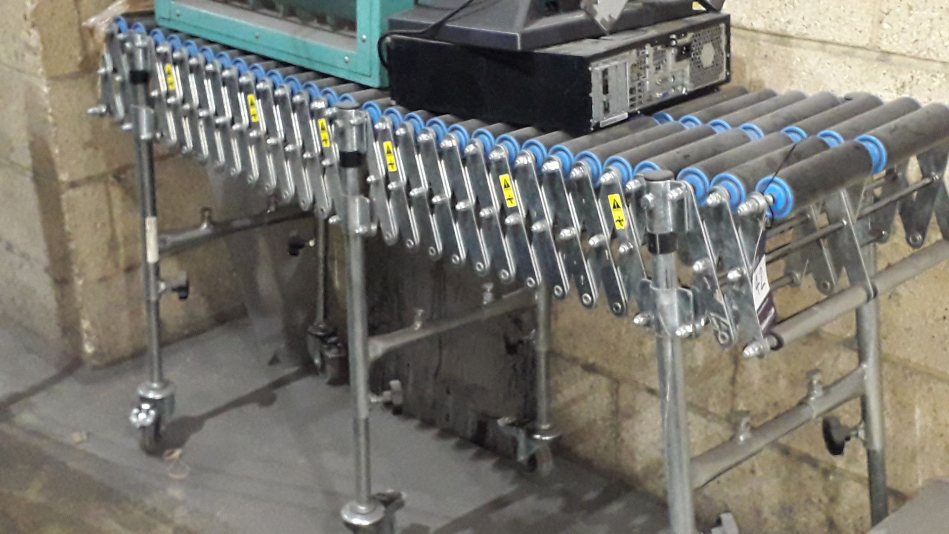 Steel Collapsible EXP-PW400-3.5-L2 Roller Conveyor, Serial Number 40444 (2017) - Image 2 of 4