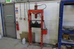 Taskmaster 15 Tonne S.W.L Hydraulic workshop Press