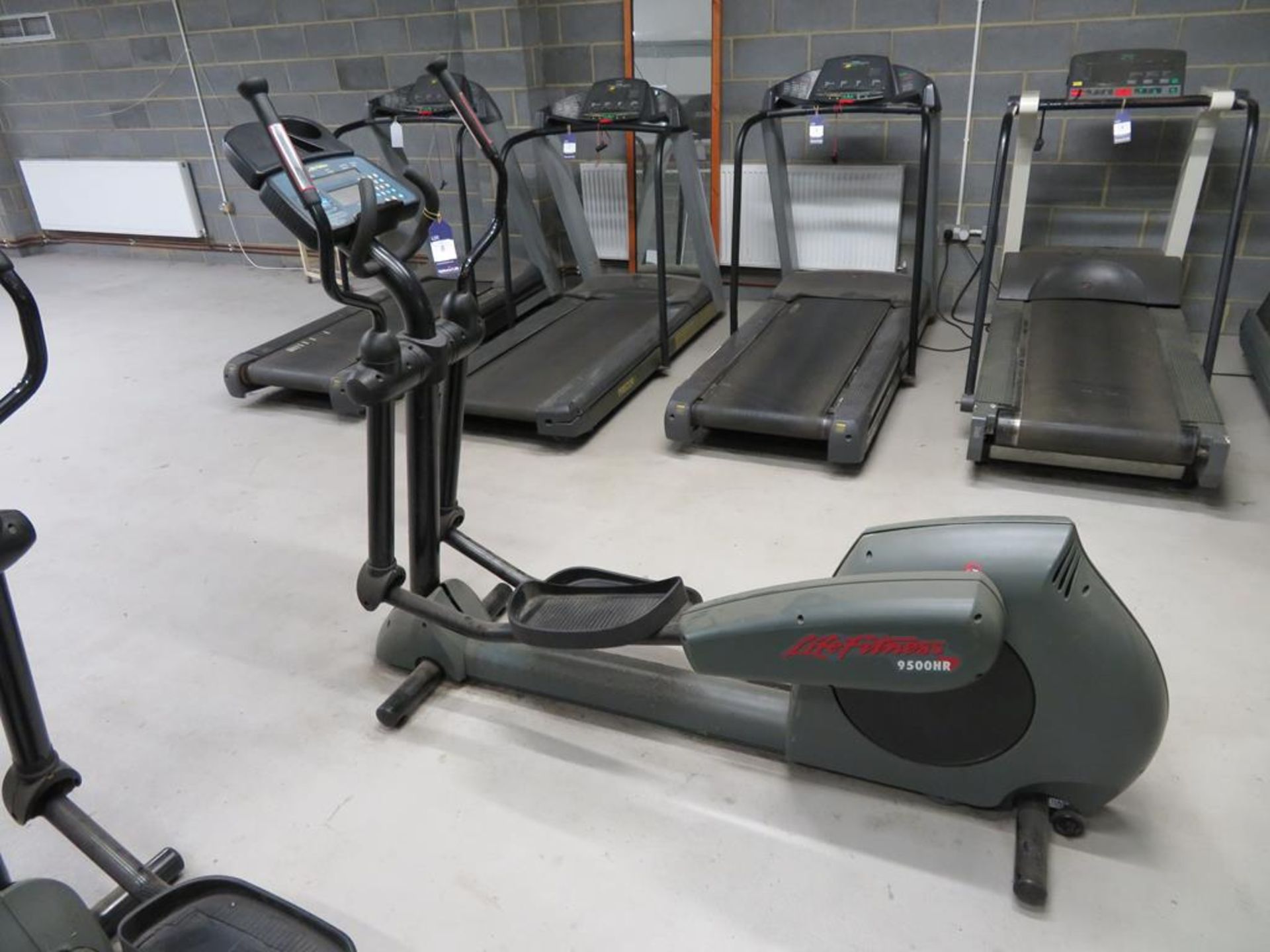 A Life Fitness Cross Trainer 9500HR