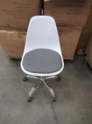 x4 Eames Office Chairs