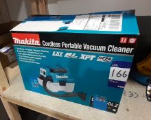 Makita cordless Potable Vacuum Cleaner in box