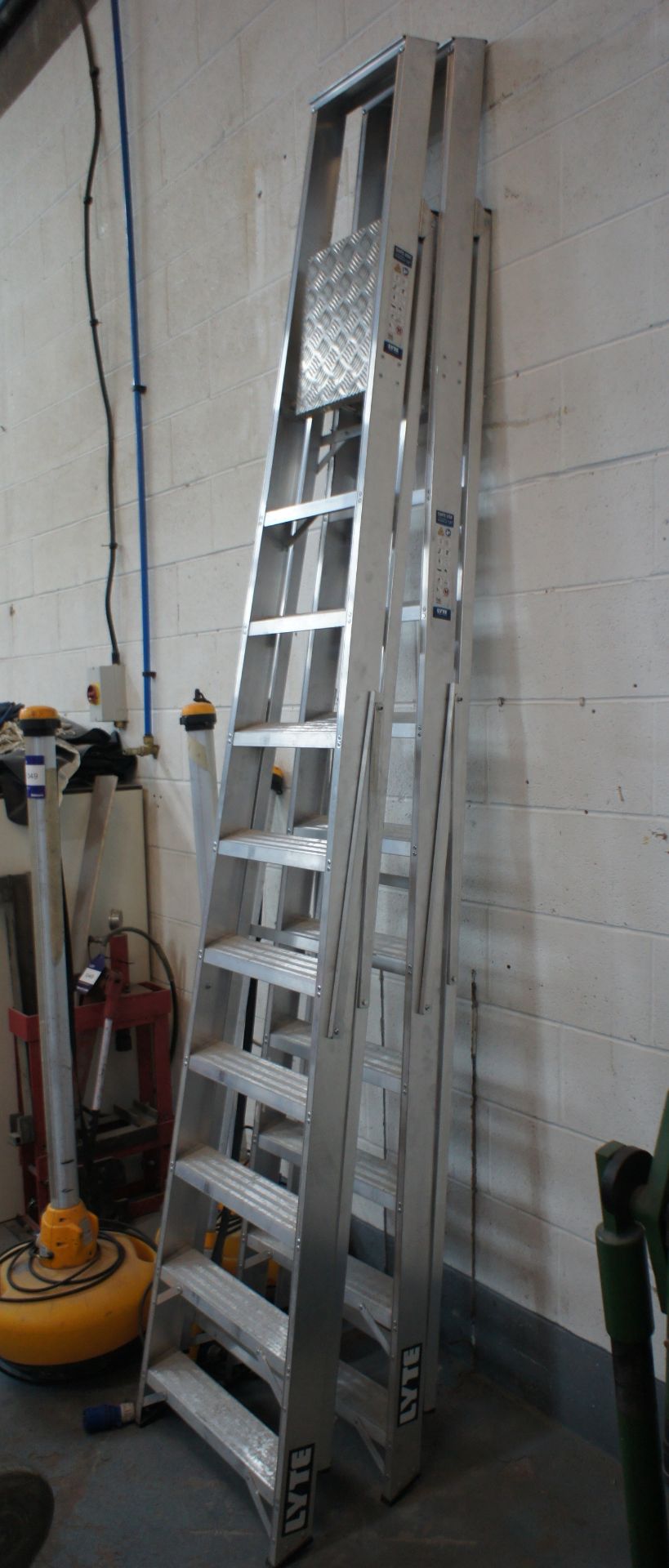 2 x aluminium stepladders