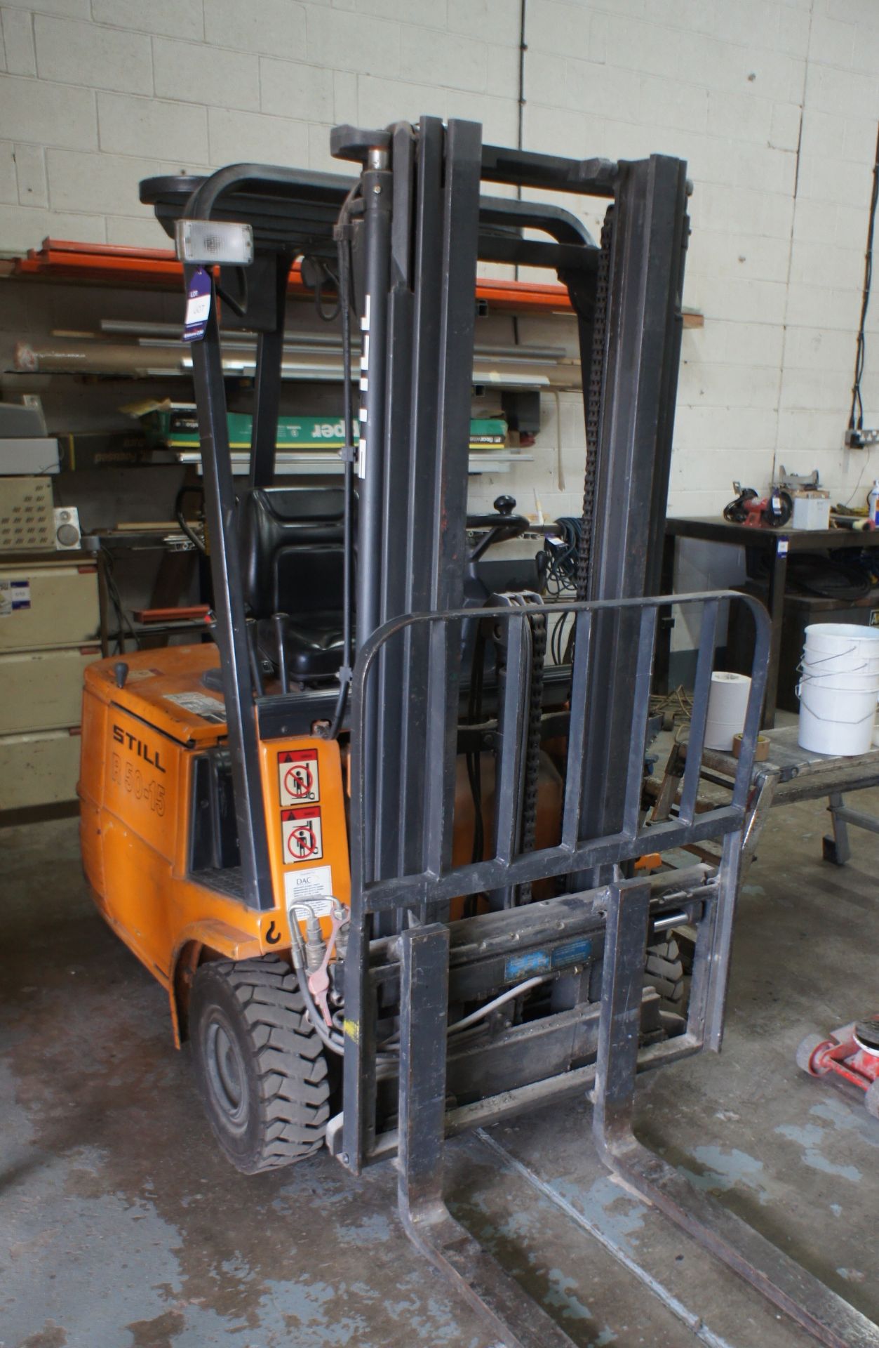 Sthil R50-15 electric fork truck with charger. 936