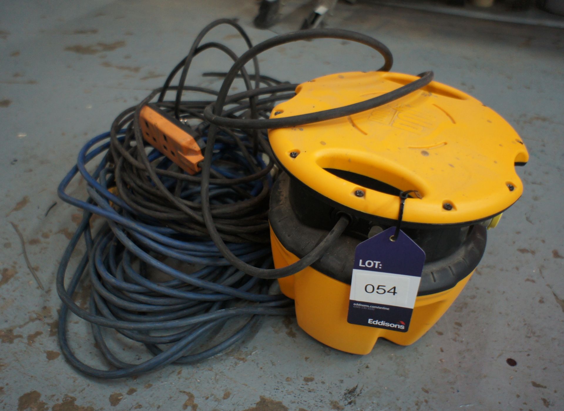 110volt transformer with various extension leads. - Image 2 of 2
