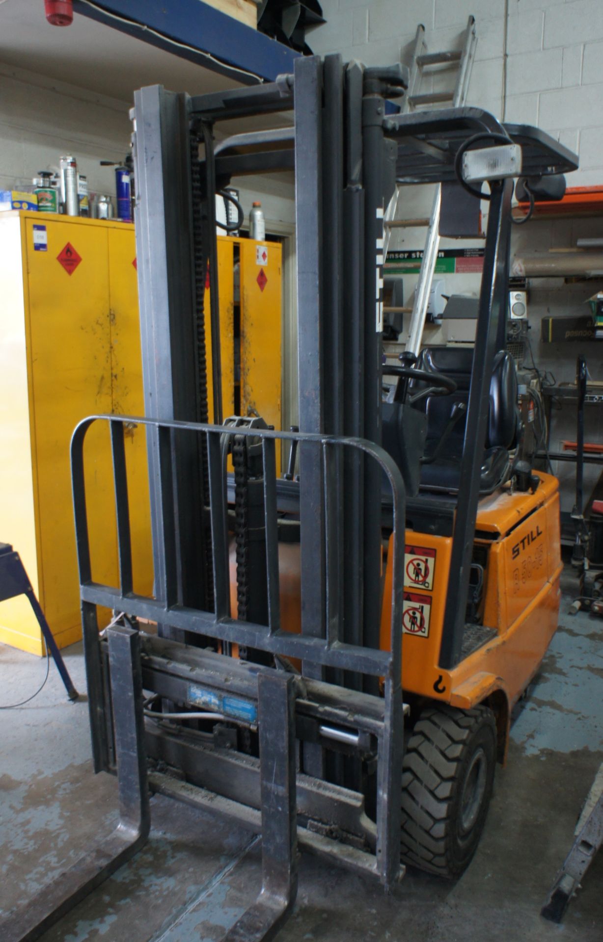 Sthil R50-15 electric fork truck with charger. 936 - Image 2 of 11