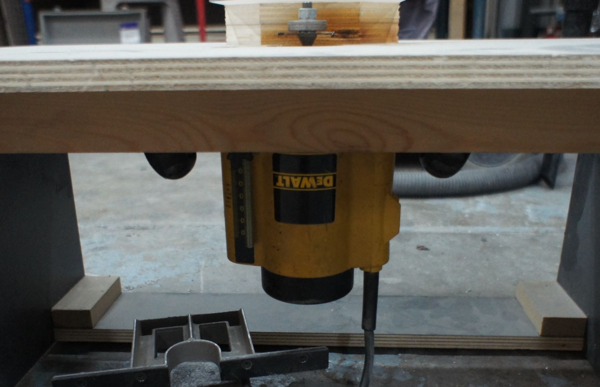 Dewalt table mounted router 240volts - Image 2 of 2