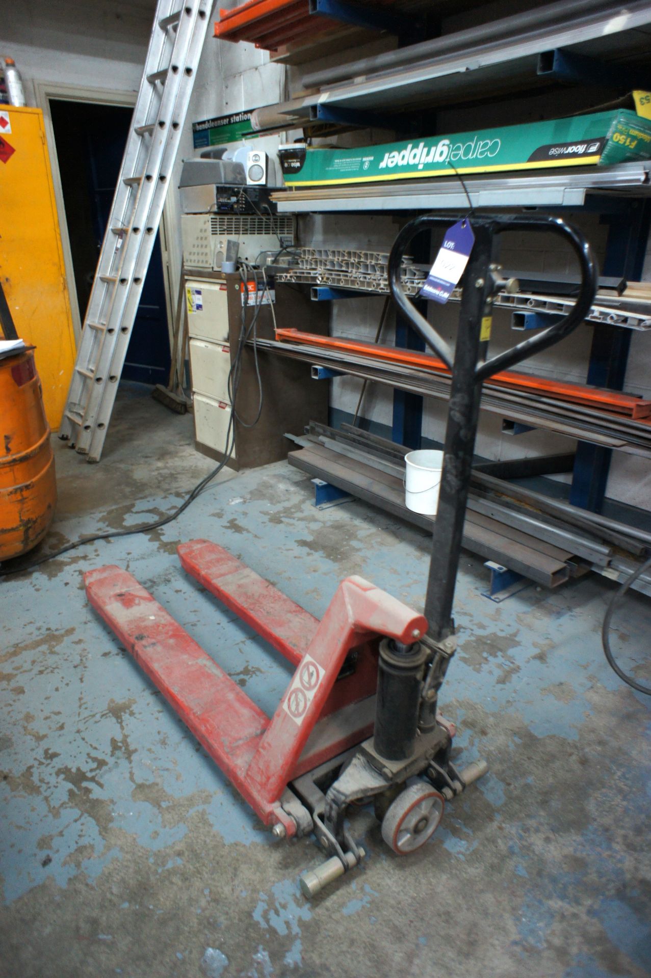 Hand operated high lift pallet truck - Image 3 of 3