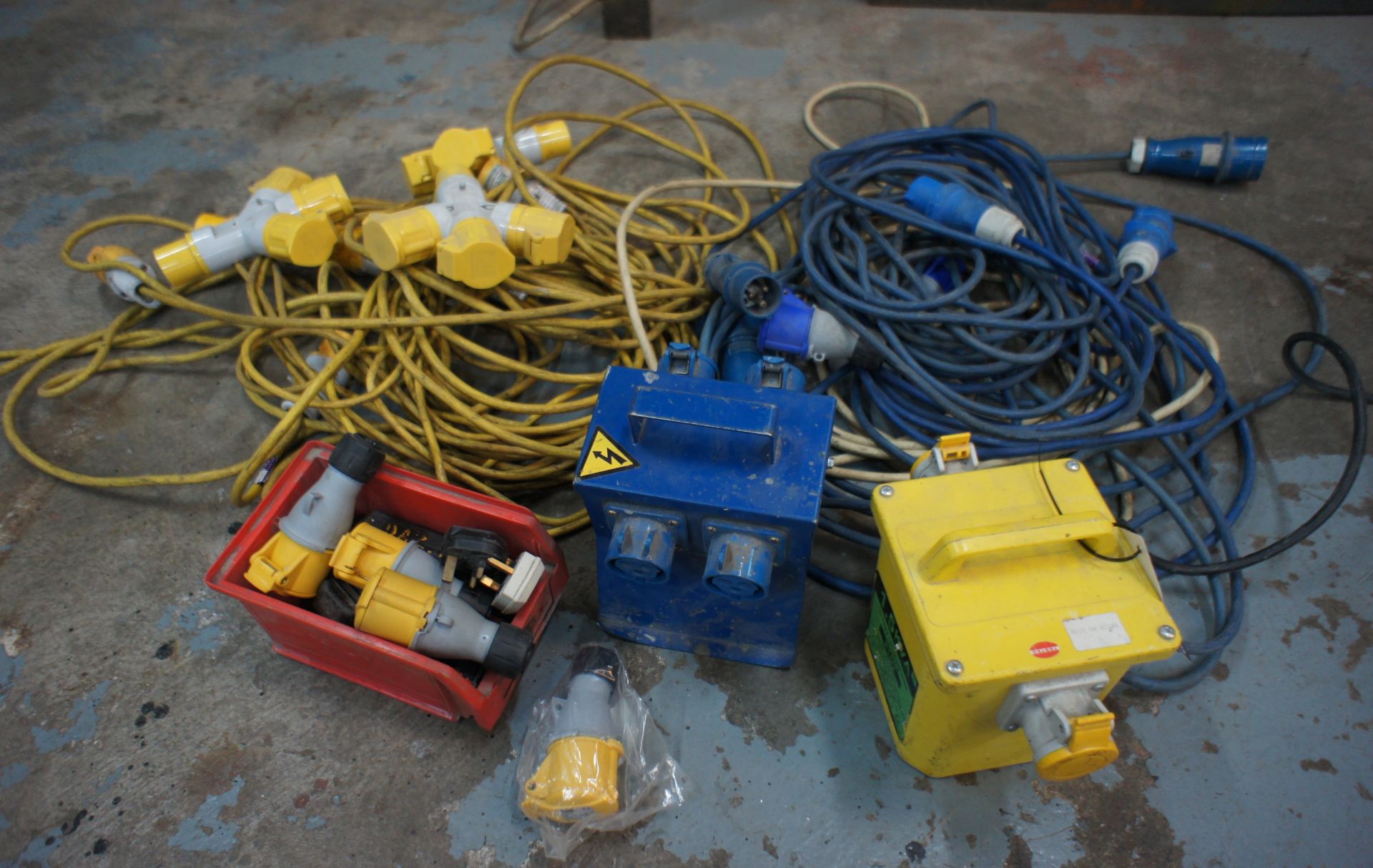 110volt transformer with quantity of various exten - Image 2 of 5