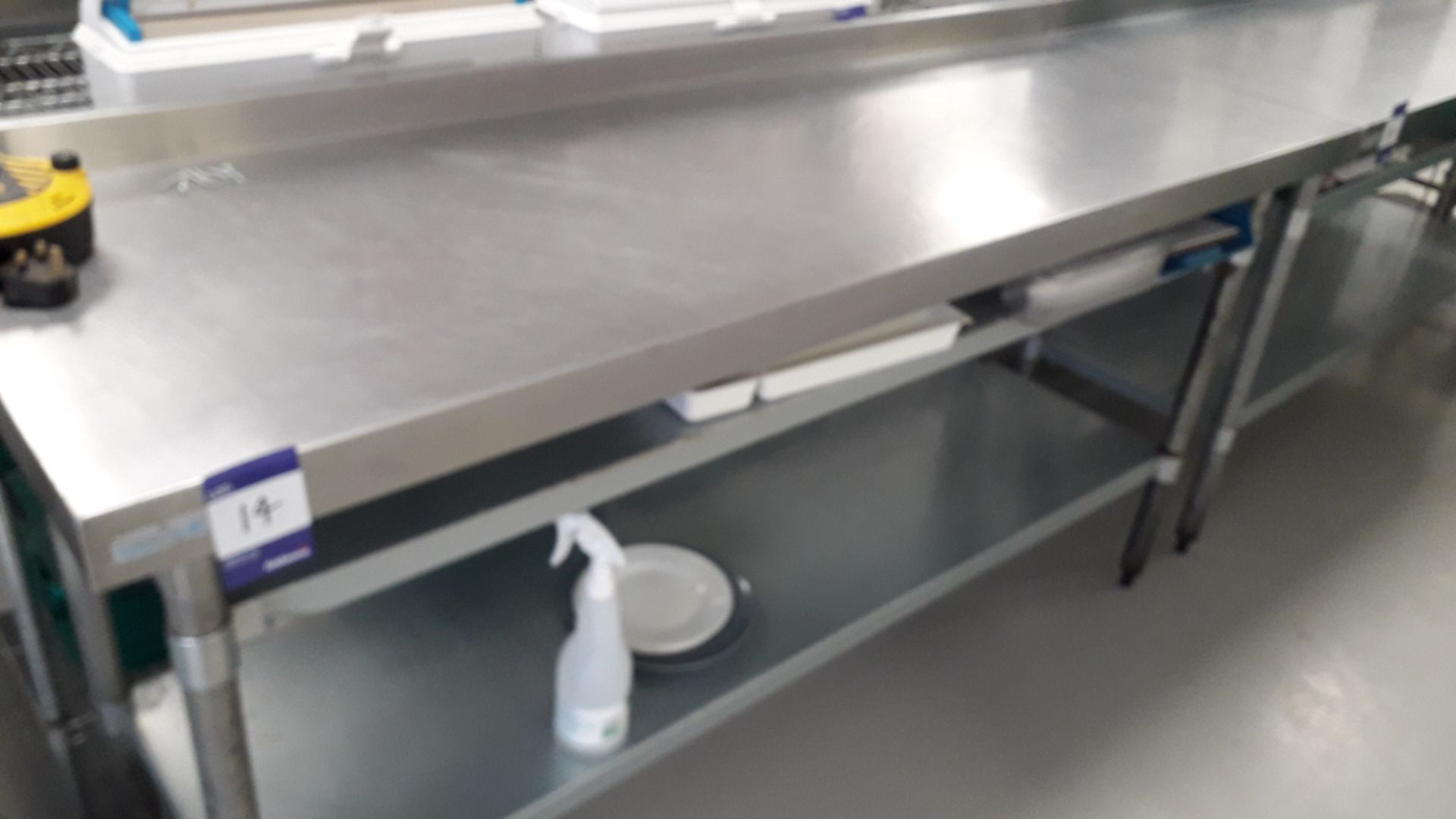 2 x Vogue Stainless Steel Food Prep Tables with Ga - Image 3 of 4