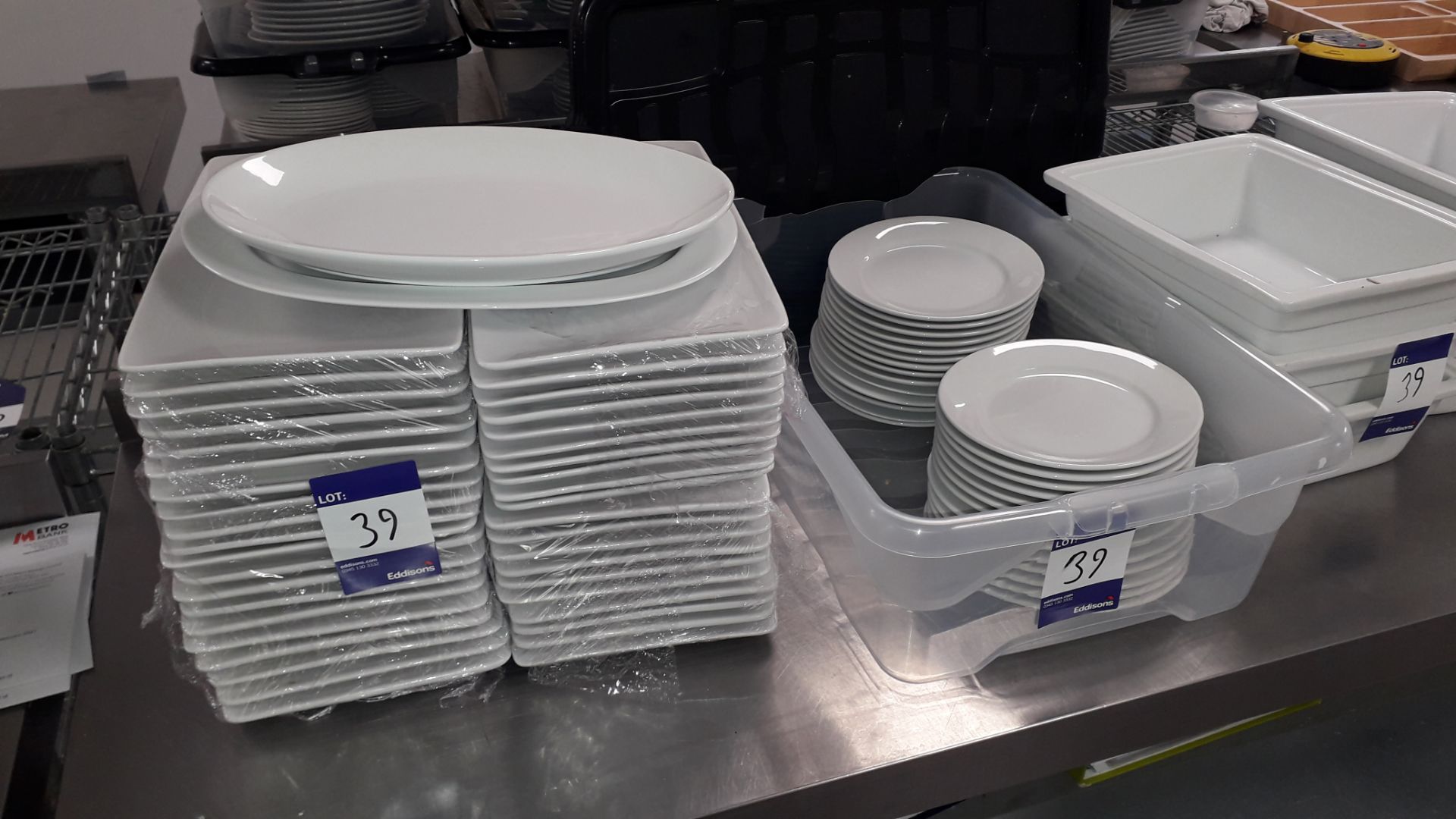 Quantity or crockery to include Rectangular Plates, Side Dishes and 6 x Rectangular Oven Dishes. - Image 2 of 3