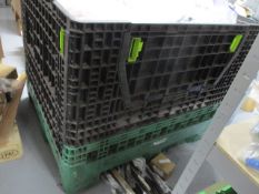 Collapsible pallet container