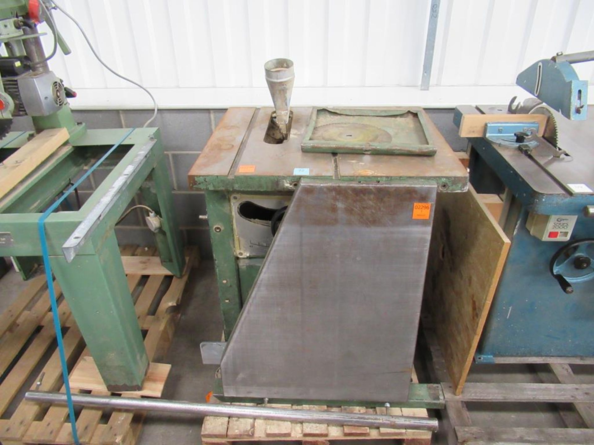 Wadkin AGS 250/300 saw bench. - Image 2 of 9