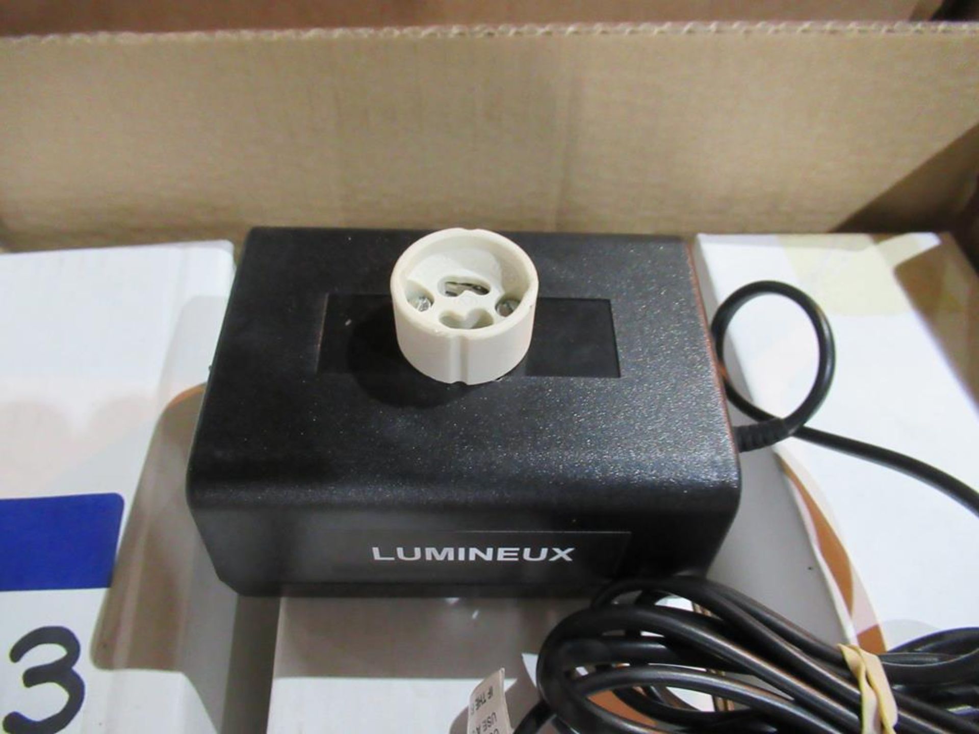 90x Lumineux GU10 Demo Box complete with UK Mains Lead & Switch - Image 2 of 4