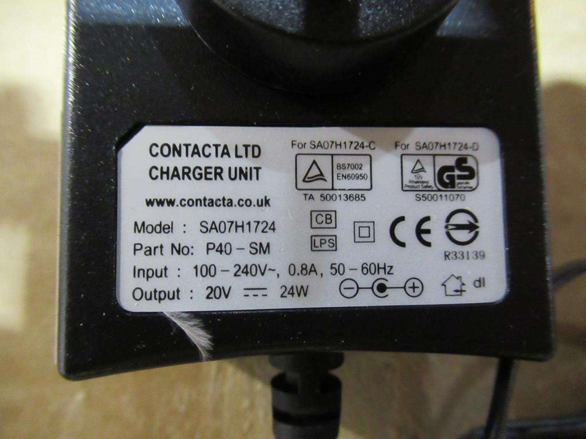 120x CONTACTA Charger Unit 20V DC 24W Right Angle output connector 2.1x5.5.5mm - Image 2 of 4