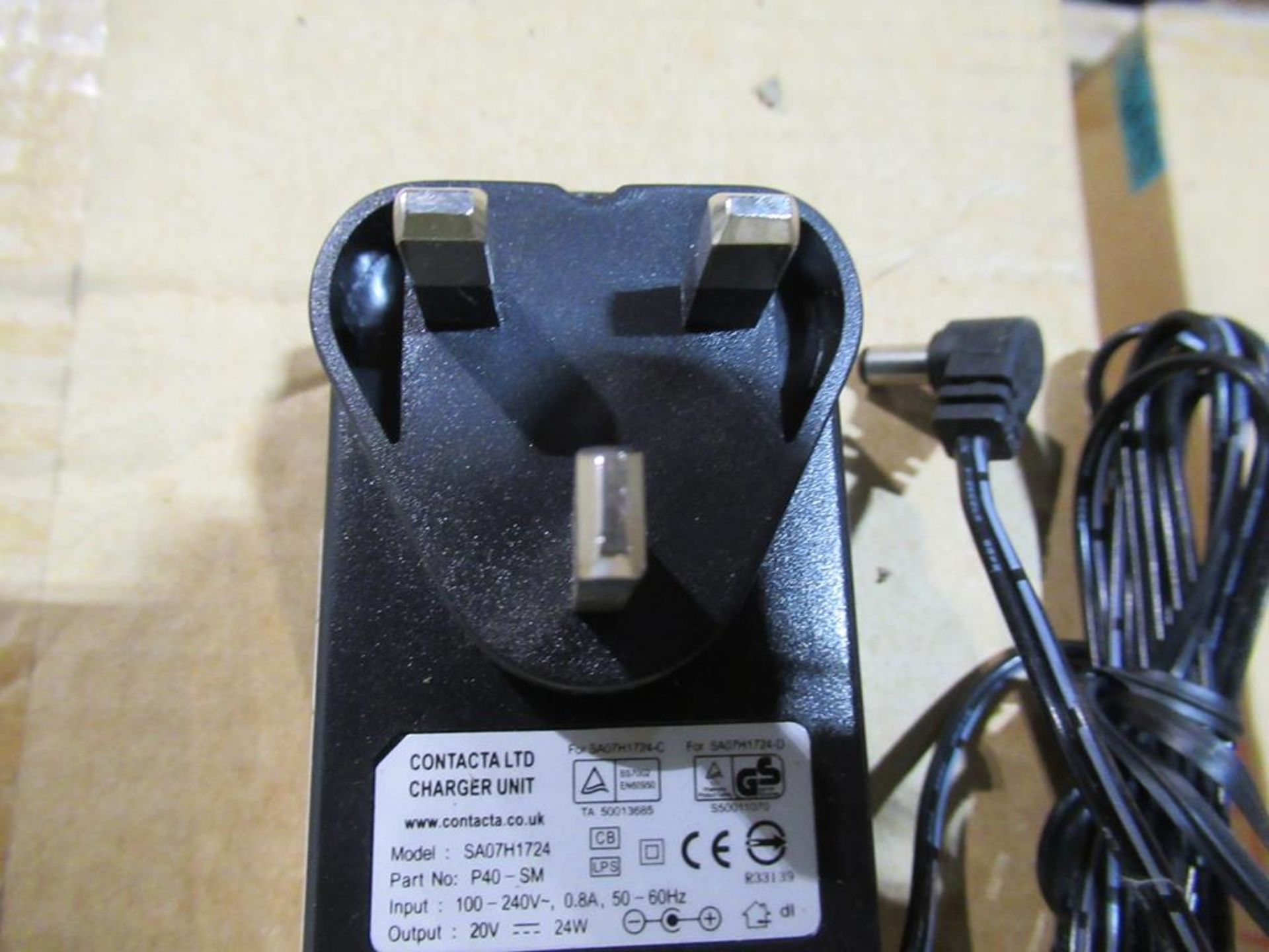 150x CONTACTA Charger Unit 20V DC 24W Right Angle output connector 2.1x5.5.5mm - Image 3 of 4