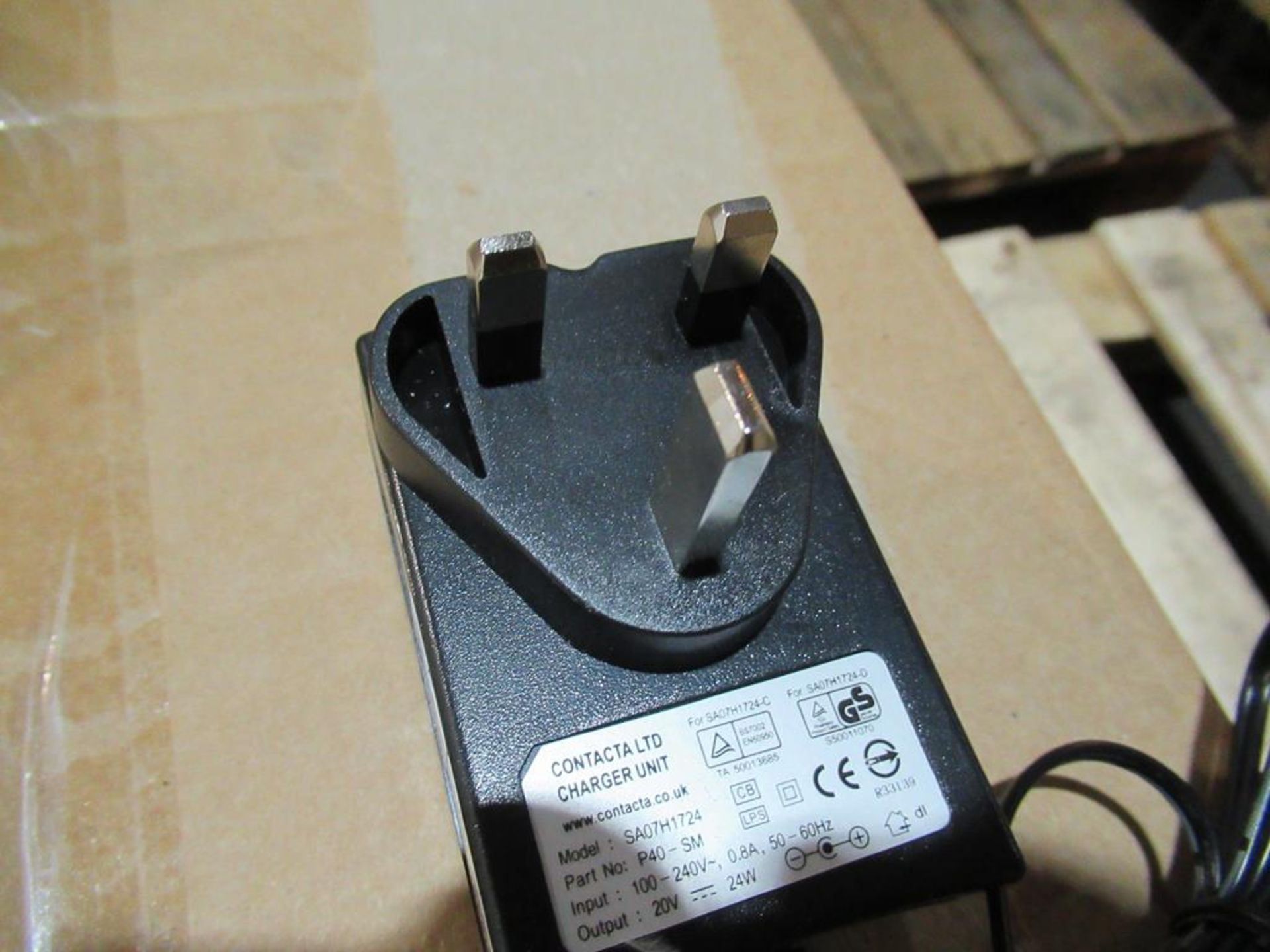 120x CONTACTA Charger Unit 20V DC 24W Right Angle output connector 2.1x5.5.5mm - Image 3 of 4