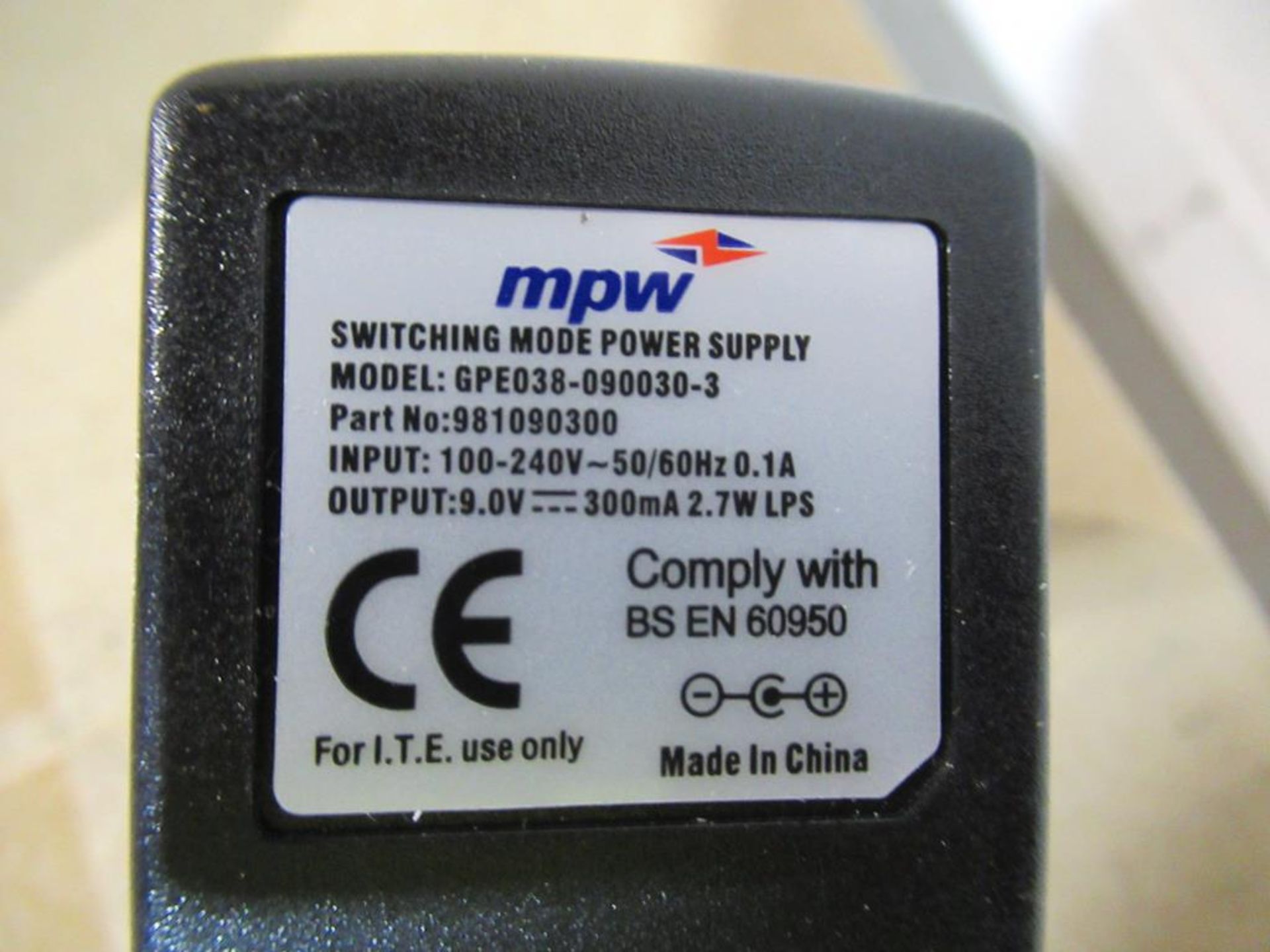 200x UK Plug in Switch Mode Power Supply 9V DC 300mA 2.1x5.5mm DC Powerplug - Image 2 of 4