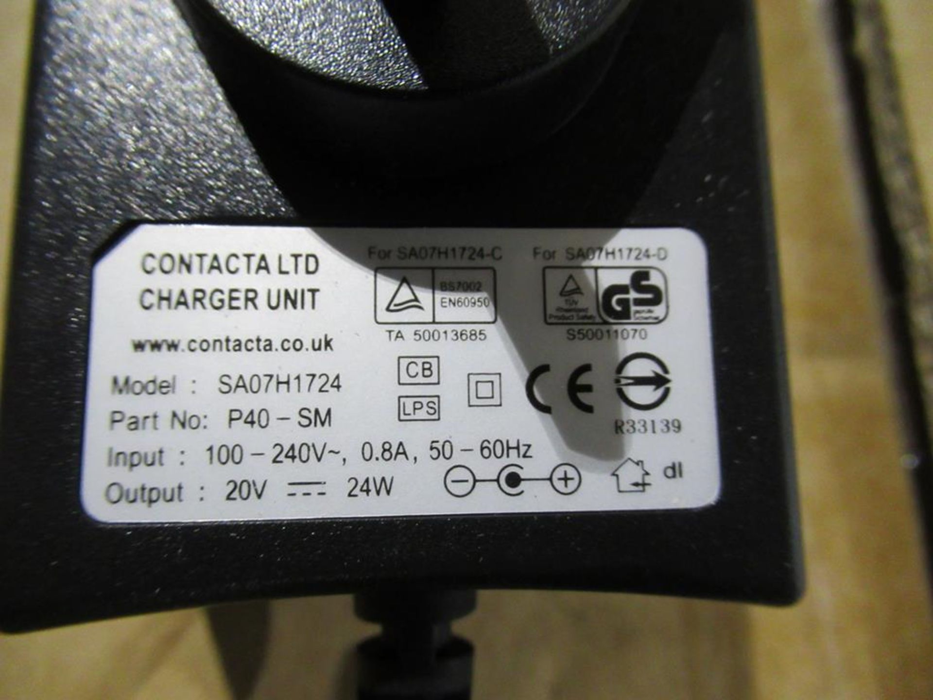 120x CONTACTA Charger Unit 20V DC 24W Right Angle output connector 2.1x5.5.5mm - Image 2 of 4