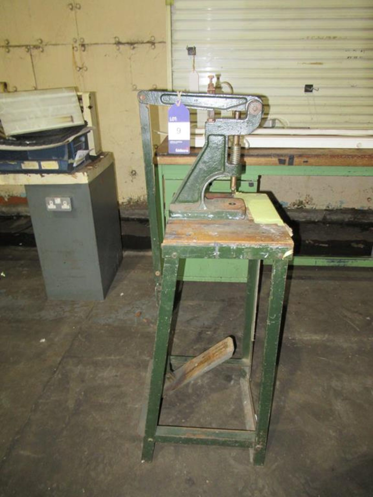 1x Foot Operated Ratchet Press/Punch - Image 2 of 2