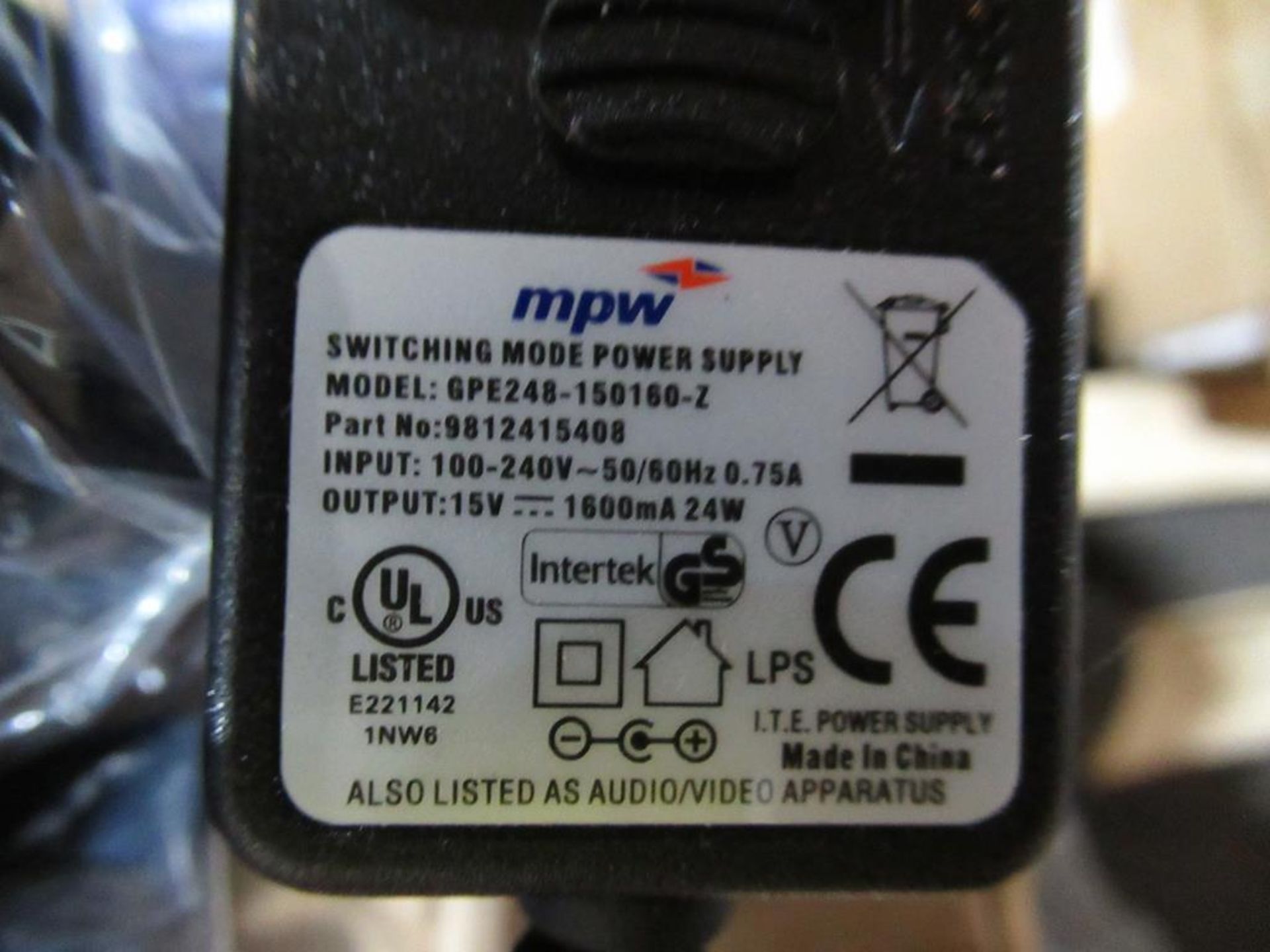 120x Switch Mode Mains Adaptor UK Clip on Heads 15V DC 1.6A 2.1x5.5mm DC Plug - Image 2 of 5