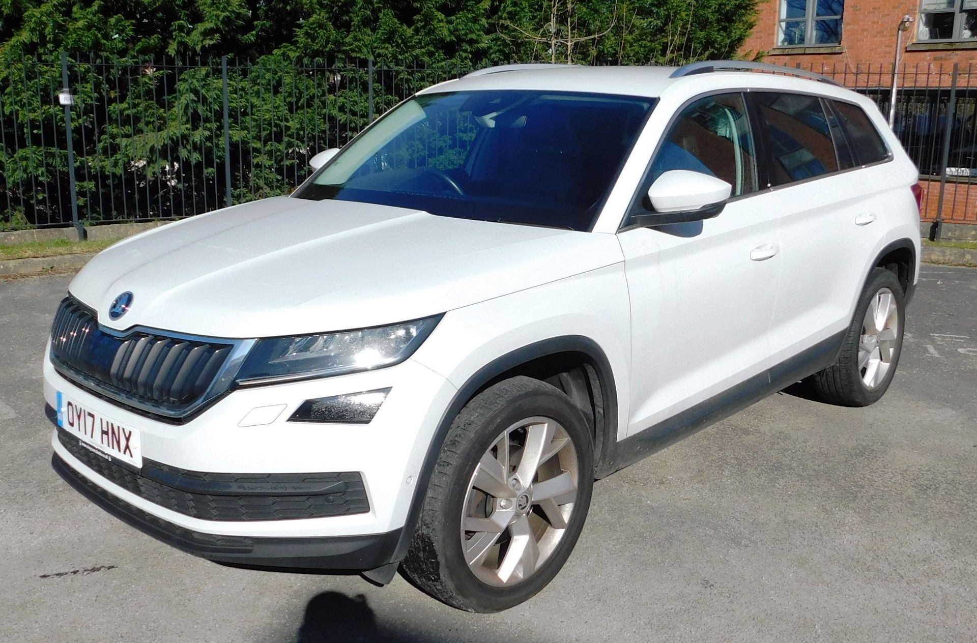 Skoda Kodiaq 2.0 TDI SCR-S 150PS 7 Seat Auto with leather seats, parking assist camera, satellite - Image 3 of 11