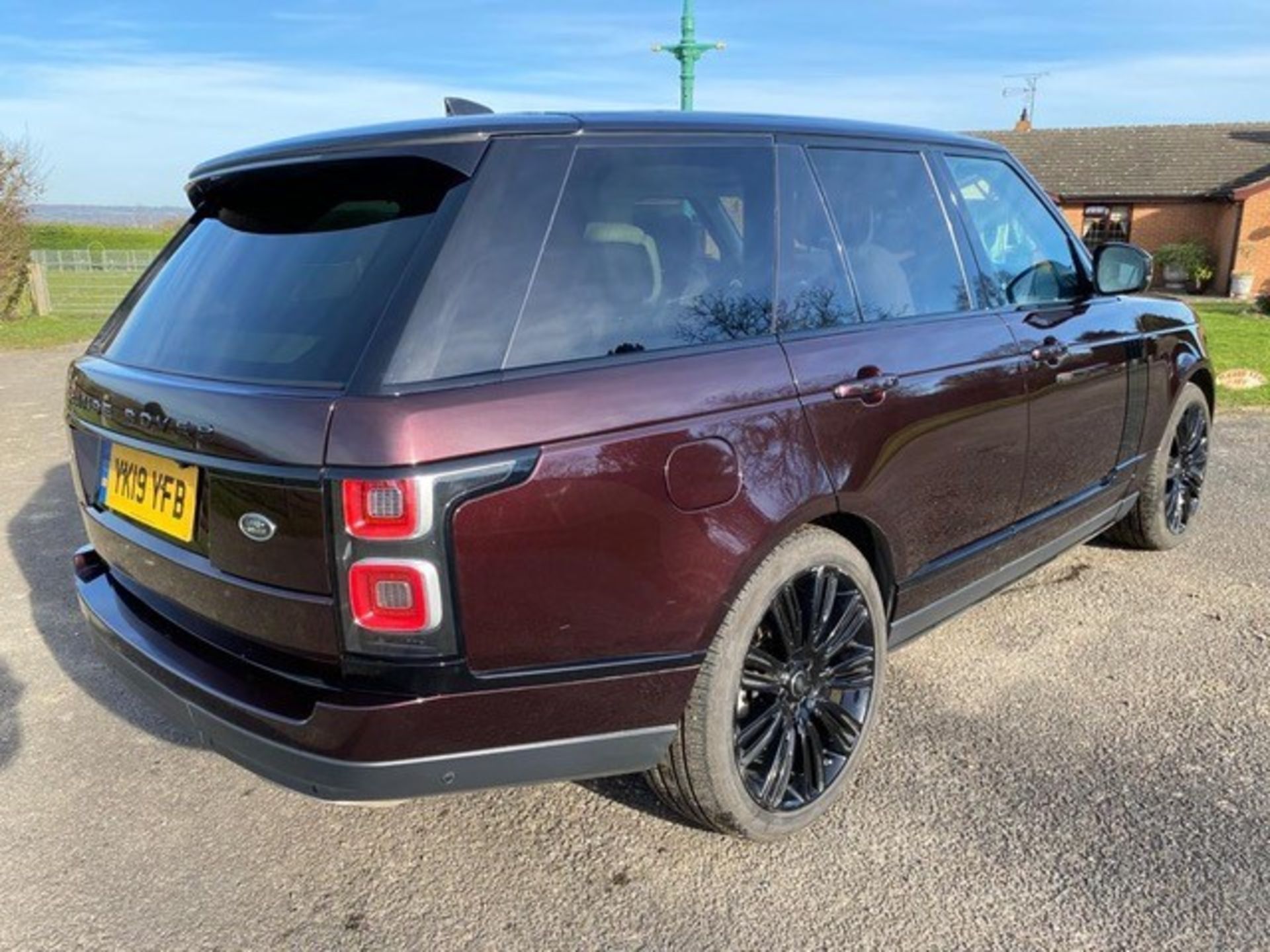 LAND ROVER Range Rover Autobiography 4.4 SDV8 LWB - Image 4 of 17