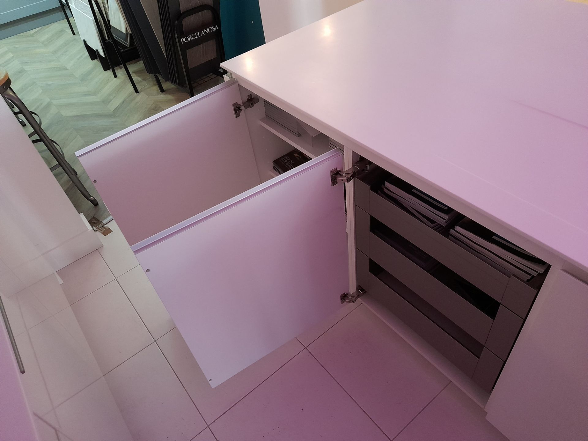 White Pronorm kitchen island suite (Approx 3080 x - Image 4 of 5