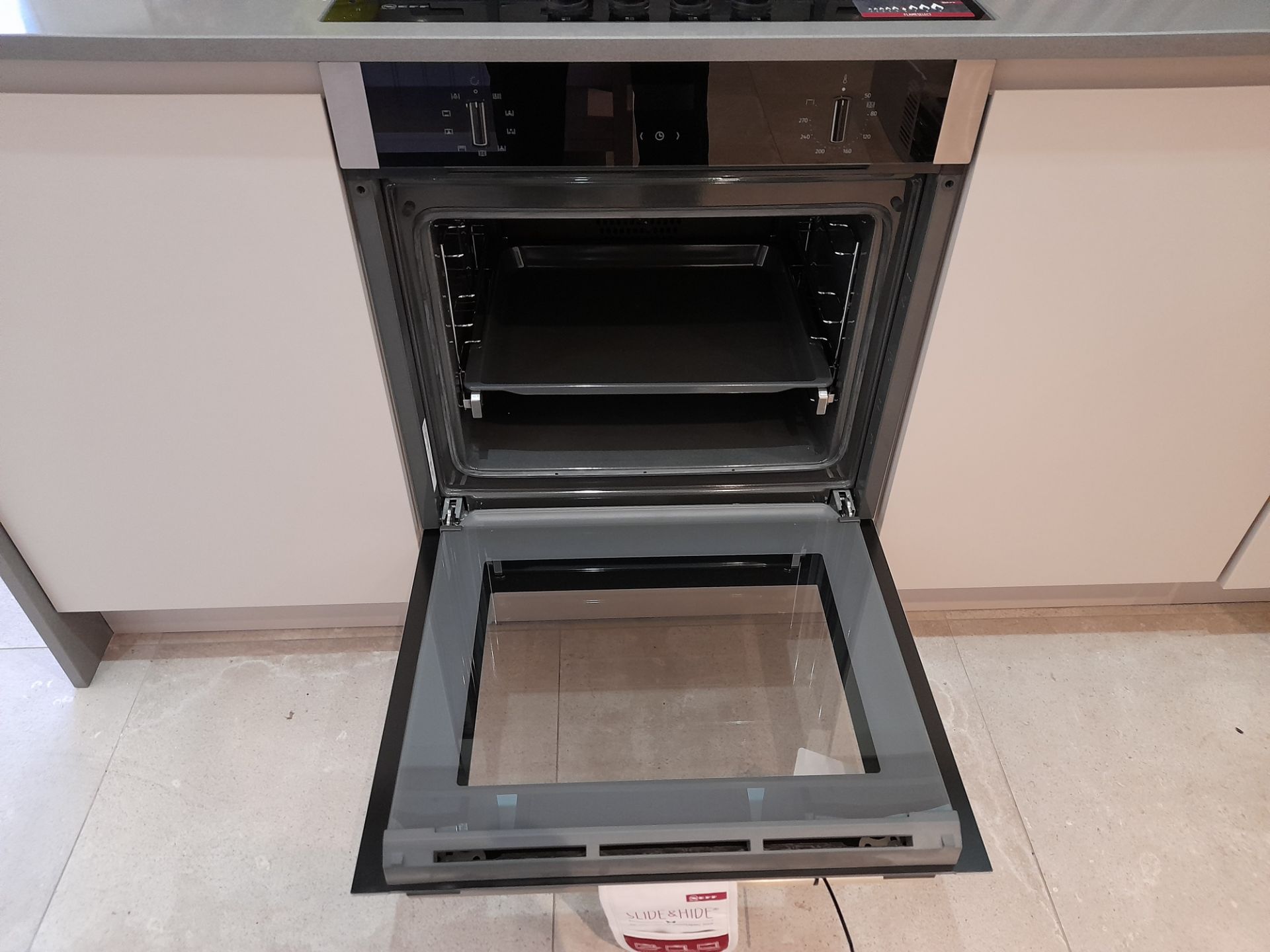 Neff B1ACE4HNOB circo therm oven (Approx 600 x 600 - Image 2 of 2