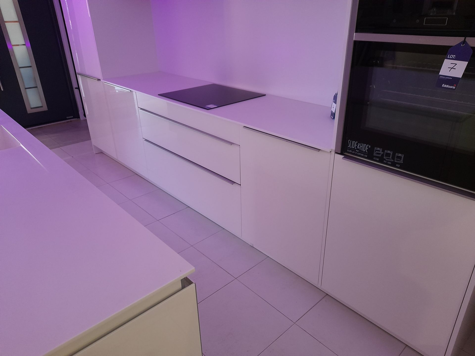 White Pronorm kitchen suite (Approx 3670 x 590 x 2 - Image 2 of 6
