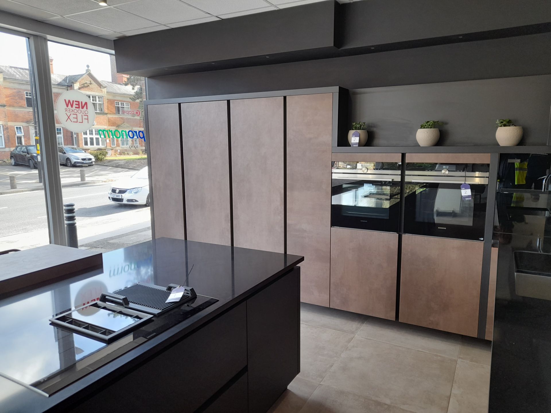 Pronorm Bronze kitchen suite, comprising Qu - Image 3 of 20