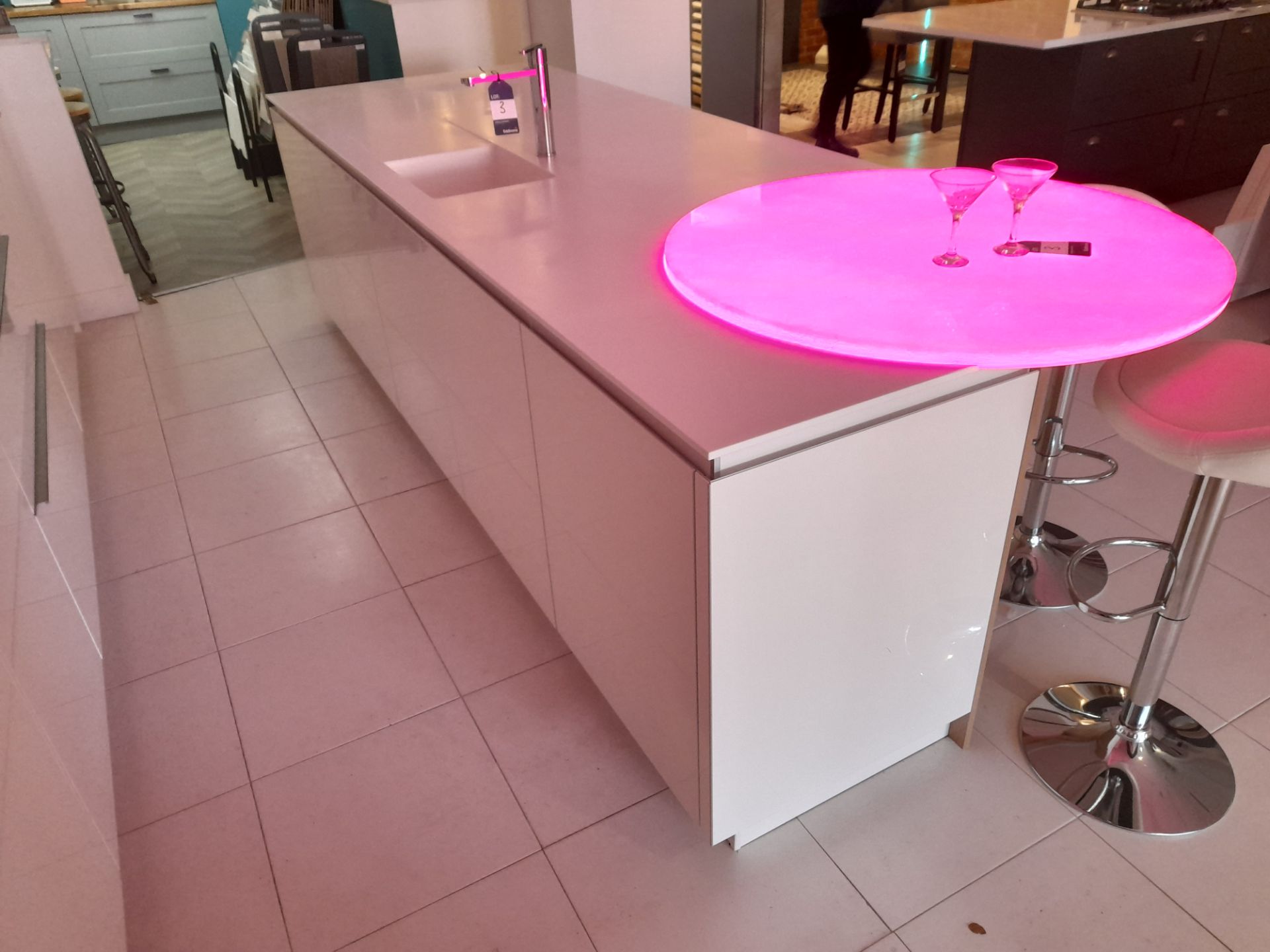 White Pronorm kitchen island suite (Approx 3080 x - Image 2 of 5