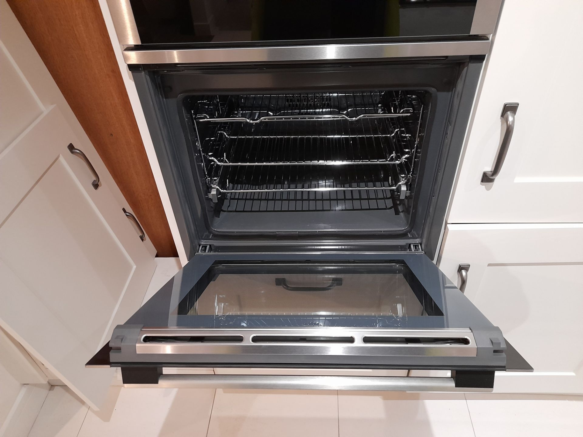 Neff U2ACM7HN0B double oven*Purchaser’s responsibi - Image 2 of 3