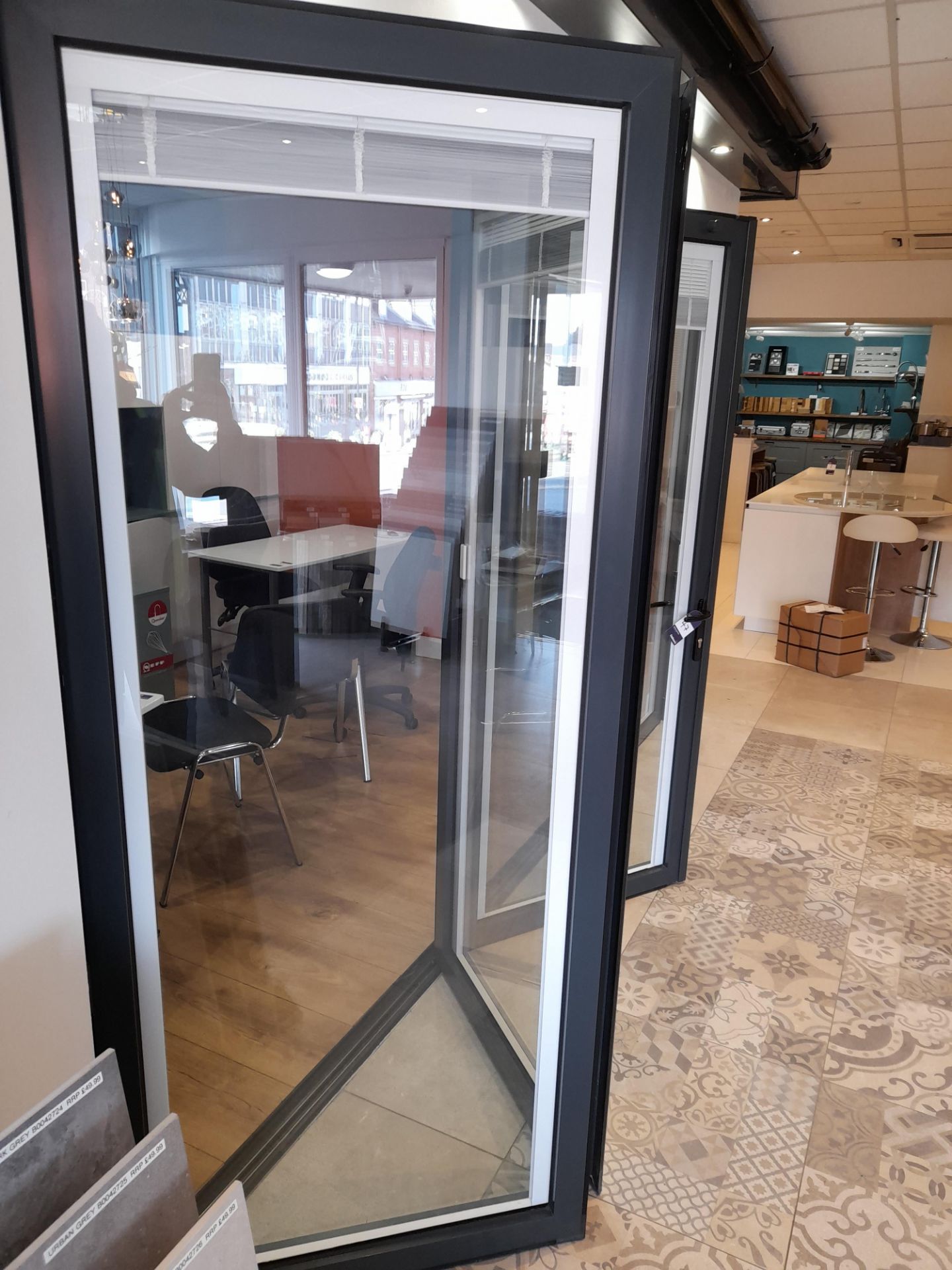 Showroom bi-fold door with integrated blinds, 3575 x 2120 (purchaser responsible to ensure safe - Image 4 of 4