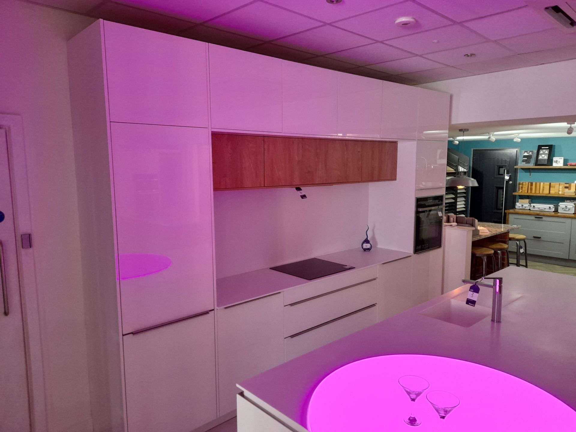 White Pronorm kitchen suite (Approx 3670 x 590 x 2