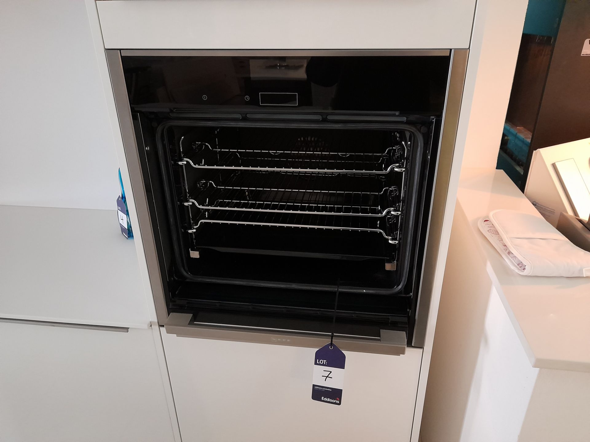 Neff B47CS34NOB slide and hide integrated oven*Pur - Image 3 of 3