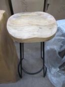 4x Ind High Stools