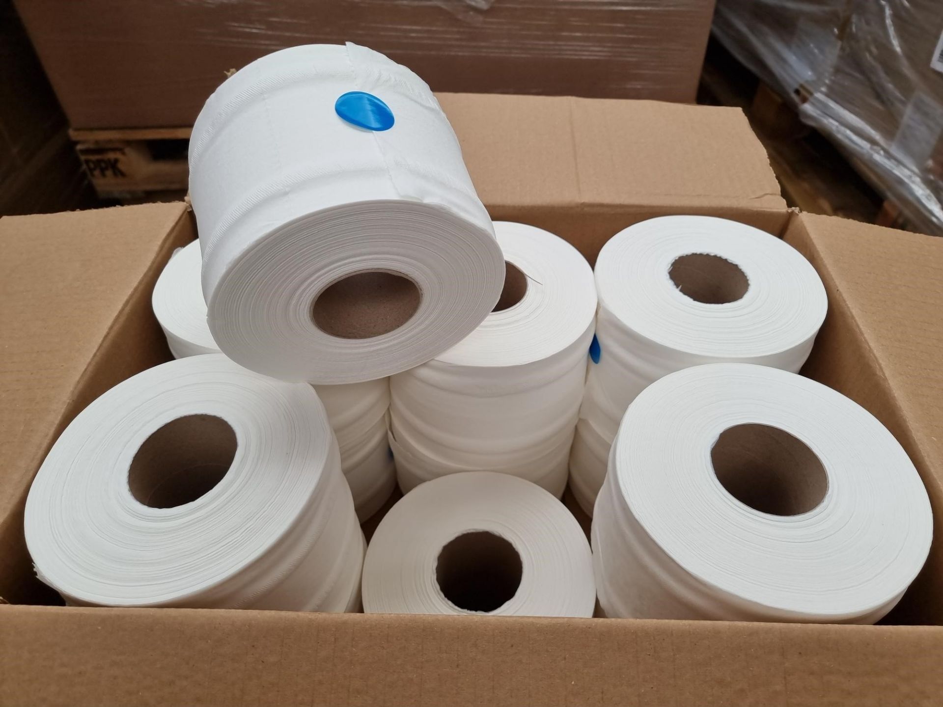 PALLET TO CONTAIN 52 x NEW BOXES OF 12 CENTRE FEED TOILET ROLLS (624 ROLLS TOTAL). RRP £22 PER BOX - Image 4 of 4