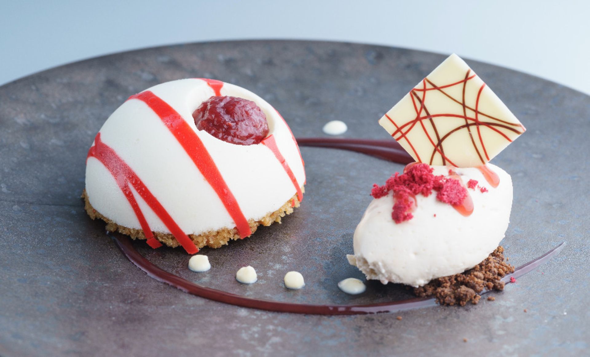 220 x CC19/06 Raspberry & vanilla cheesecake dome